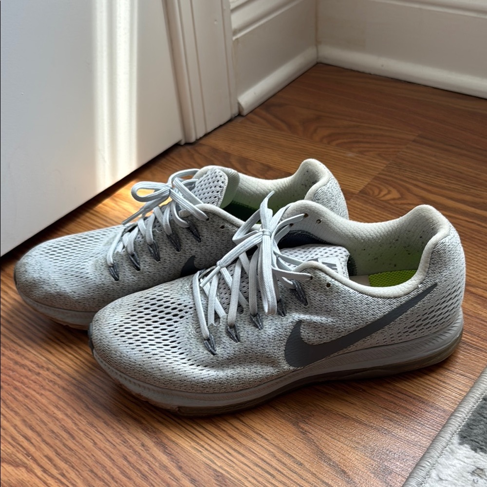 Nike Gray Athletic Shoes with Knit Upper and Breathable Design